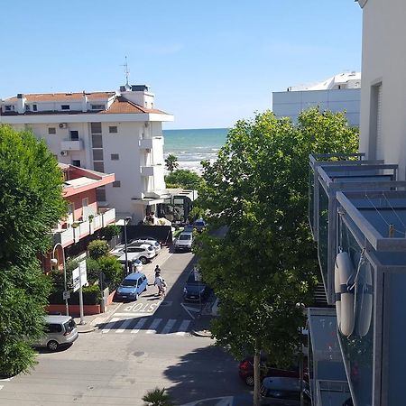 Hotel Le Vele Riccione Bagian luar foto