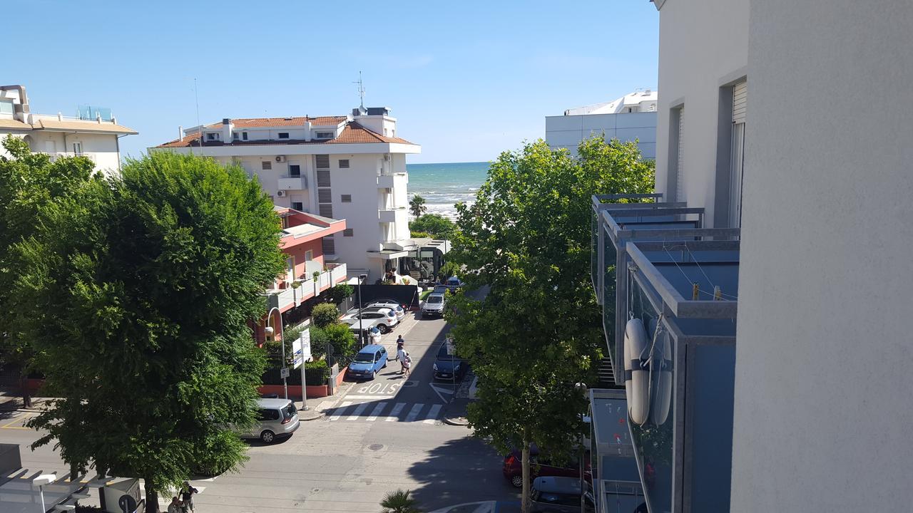 Hotel Le Vele Riccione Bagian luar foto